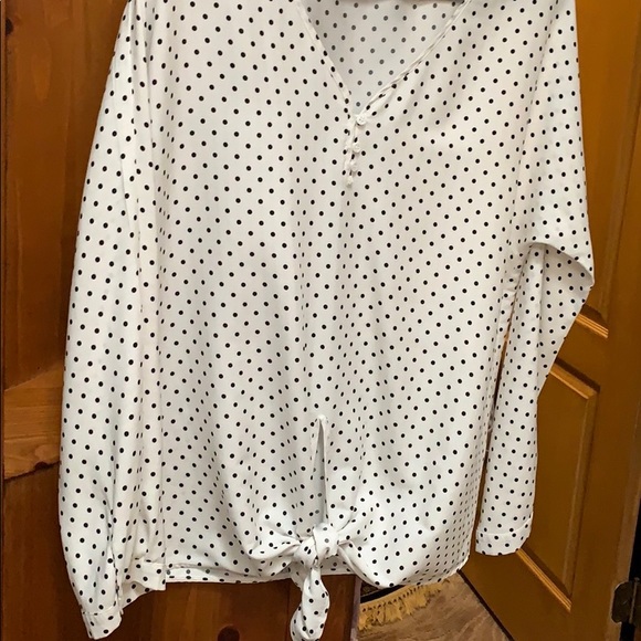 Gianni Bini blouse. - Picture 2 of 3
